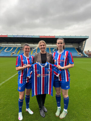 1. Hannah Smith (centre), Partner at Bendles Solicitors, with captain of Carlisle United Ladies, Emma Blenkinship, (left) and vice-captain, Chelsea Norris (right)